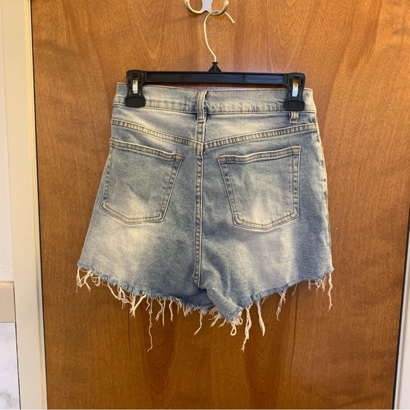 High waisted denim shorts - Picture 2 of 3